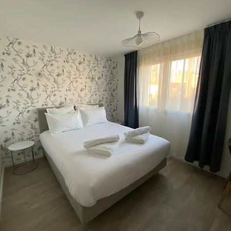 C La Hotel 2*