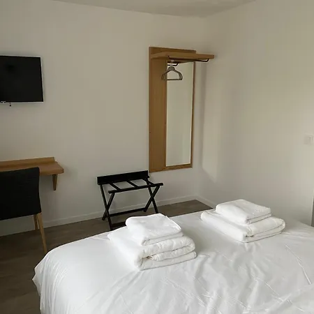 C La Hotel Pomponne